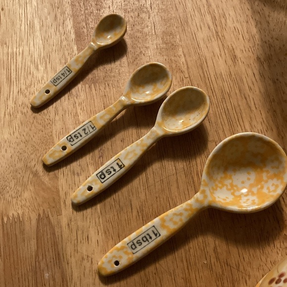 Yellow Floral Ceramic Chicken Figurine with measuring spoons - Picture 7 of 7